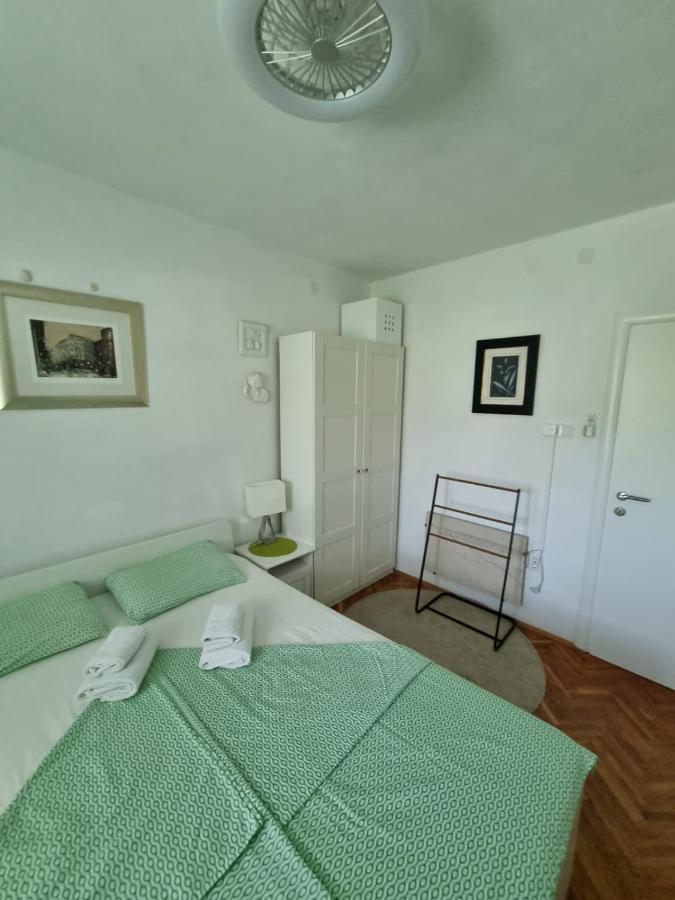 Apartment Mastrinka By The Sea -10M Трогир Экстерьер фото