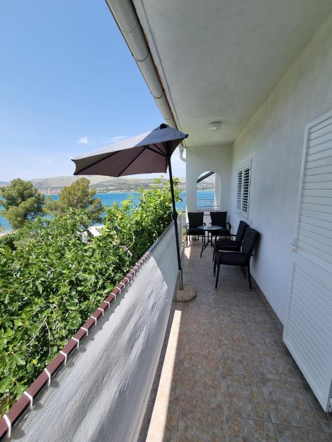 Apartment Mastrinka By The Sea -10M Трогир Экстерьер фото
